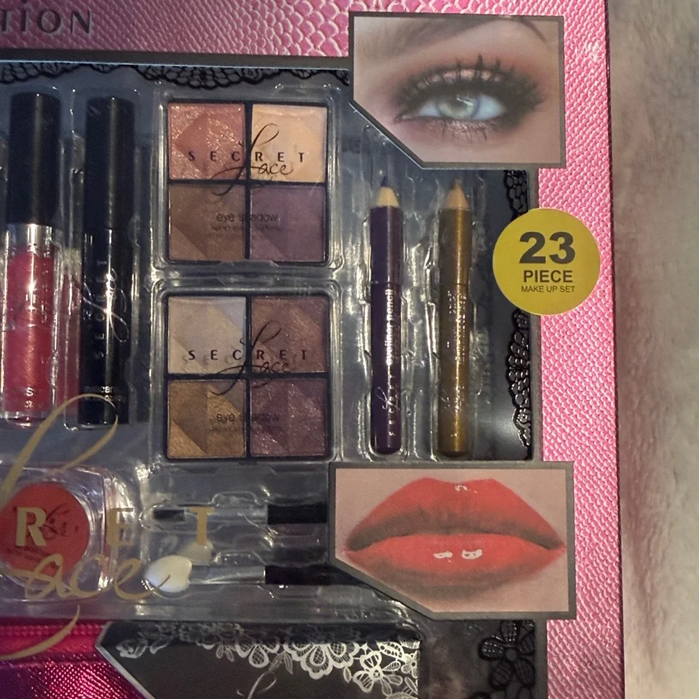 Eye Essentials Collection Makeup Set - Picture 3 of 4